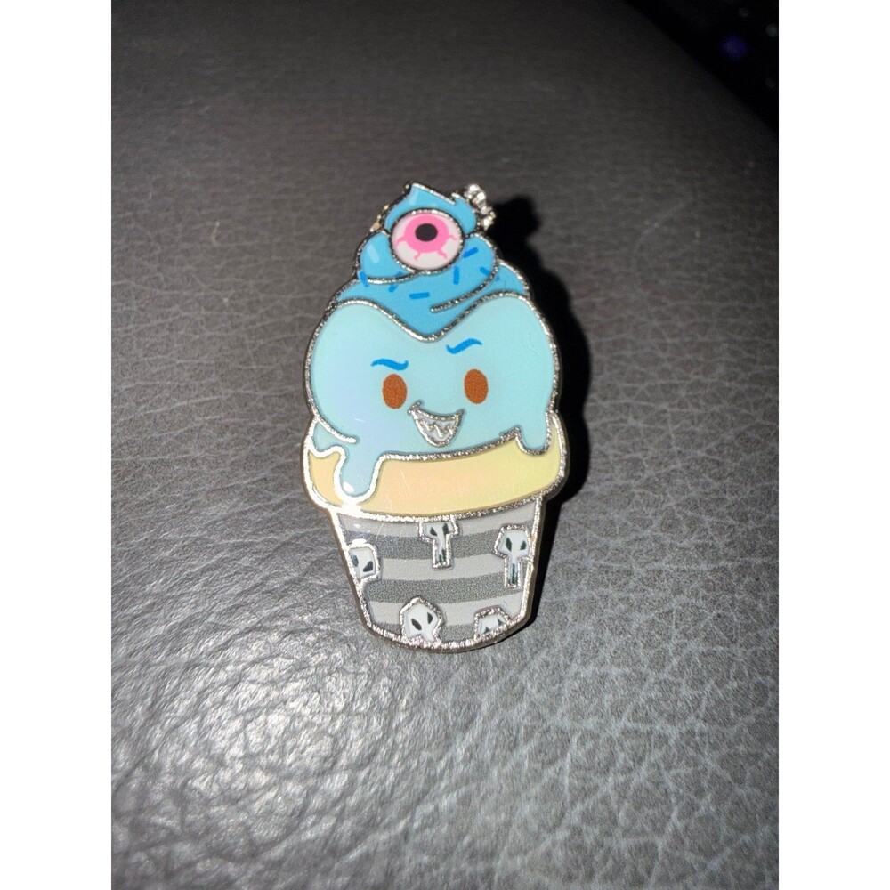 Disney Pin - 2022 Series 1 Munchlings Baked Treats Mystery Pin -Hades Ice Cream